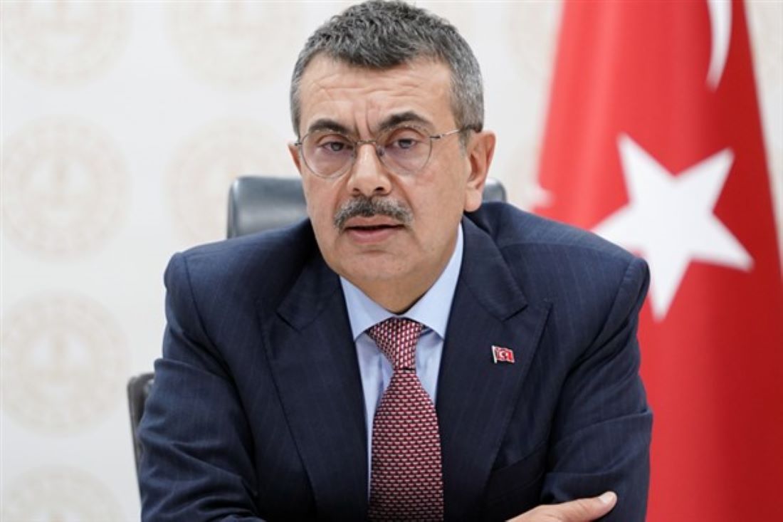 Milli Eğitim Bakanı Yusuf Tekin Yapay zekâ destekli MEBİ platformu ortaokul 5, 6 ve 8’inci sınıf öğrencilerinin de erişimine açıldığını duyurdu.
