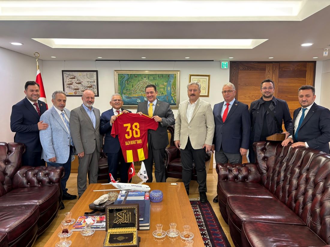 Başkan Dr. Memduh Büyükkılıç, beraberindeki heyet ile Güney Kore temasları kapsamında Seul Büyükelçisi Salih Murat Tamer’i ziyaret etti.
