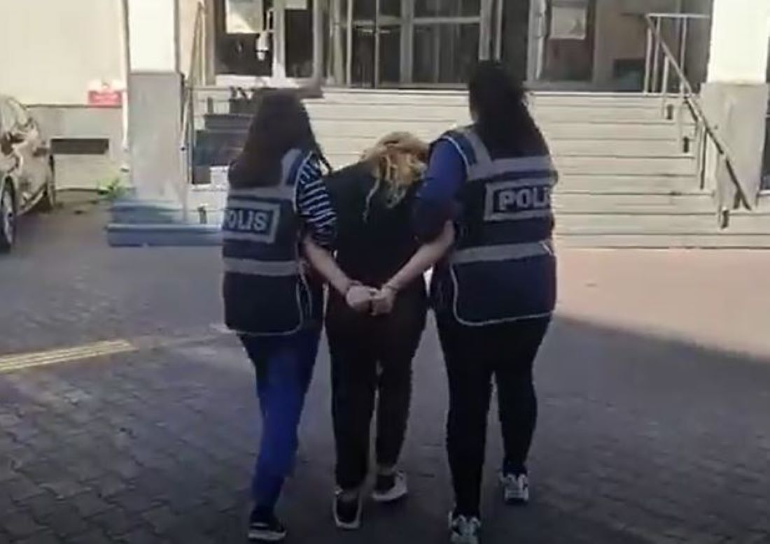 Kayseri polisi, hakkında “hırsızlık” suçundan kesinleşmiş 14 yıl 7 ay 20 gün hapis cezası bulunan kadın firariyi saklandığı adreste kıskıvrak yakaladı. Zanlı, işlemlerinin ardından cezaevine teslim edildi.