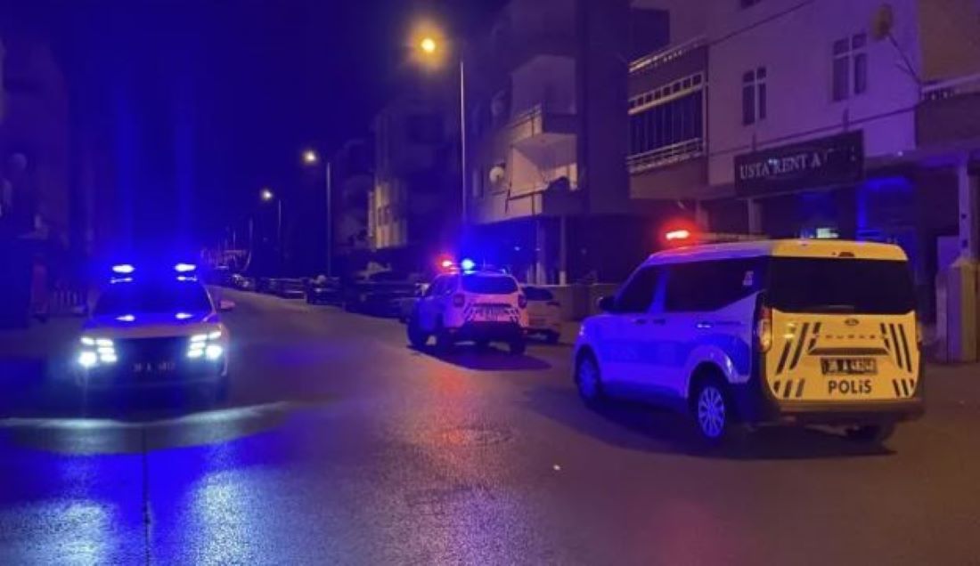 Kocasinan Mimarsinan Mahallesi’nde evinin önünde silahlı saldırıya uğrayan Eyüp Kaplan, kaldırıldığı hastanede yaşamını yitirdi. Polis, saldırının ardından kaçan Ö.G. ve S.Ş.’yi yakalamak için geniş çaplı operasyon başlattı.