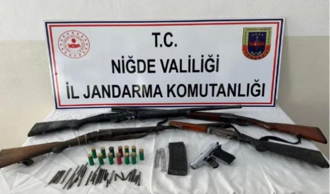  Niğde'nin Çiftlik ilçesinde düzenlenen ruhsatsız silah operasyonunda 2 zanlı gözaltına alındı.