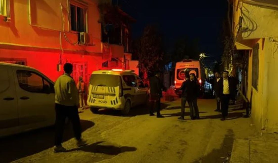 Kahramanmaraş’ta aile içi dehşet yaşandı. Eski eşini ve kayınvalidesini öldüren zanlı, üvey kızını yaraladıktan sonra intihar ett