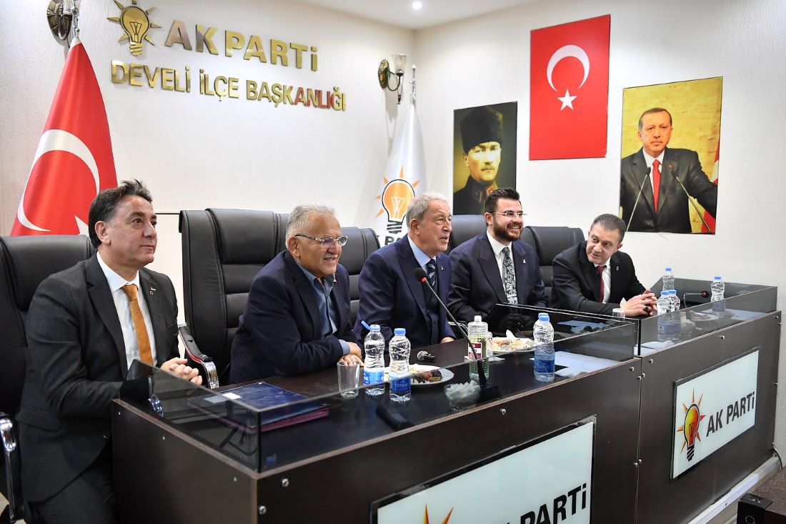 Kayseri - TBMM Milli Savunma Komisyonu Başkanı ve AK Parti Kayseri Milletvekili Hulusi Akar ve Büyükşehir Belediye Başkanı Memduh Büyükkılıç, Hacılar, Develi ve Yahyalı ilçelerine ziyaret gerçekleştirdi.