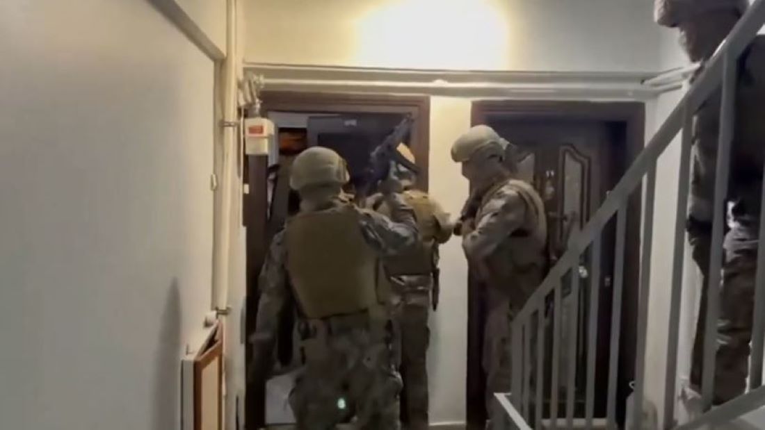 İstanbul Sondakika: Cezaevinde bulunan bir şahsın yönettiği suç örgütüne büyük darbe vuruldu. İstanbul ve Yalova merkezli operasyonda 17 şüpheli yakalandı.