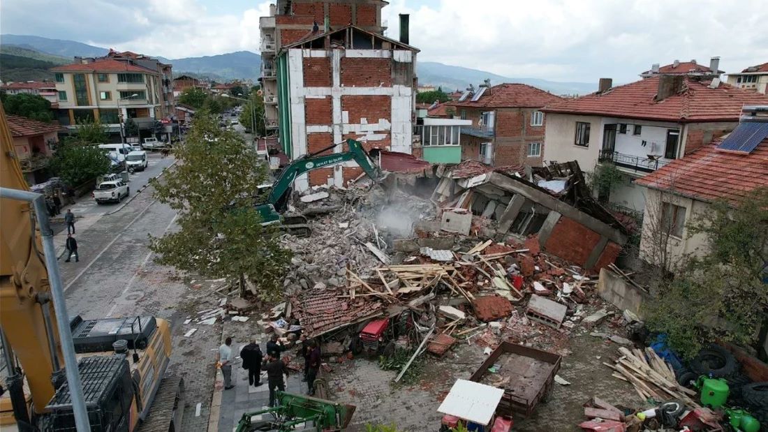 Balıkesir Sındırgı ... 6,1 büyüklüğündeki depremlerin ardından AFAD resmen ilan etti