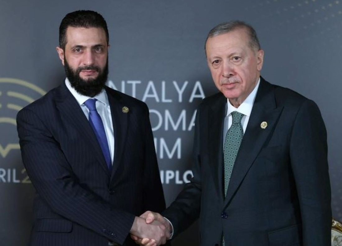 Ankara Sondakika ... Suriye Devlet Başkanı Ahmed Şara ve Suriye İçişleri Bakanı Enes Hattab’ın Türkiye’deki mal varlıklarına uygulanan dondurma kararı yürürlükten kaldırıldı.