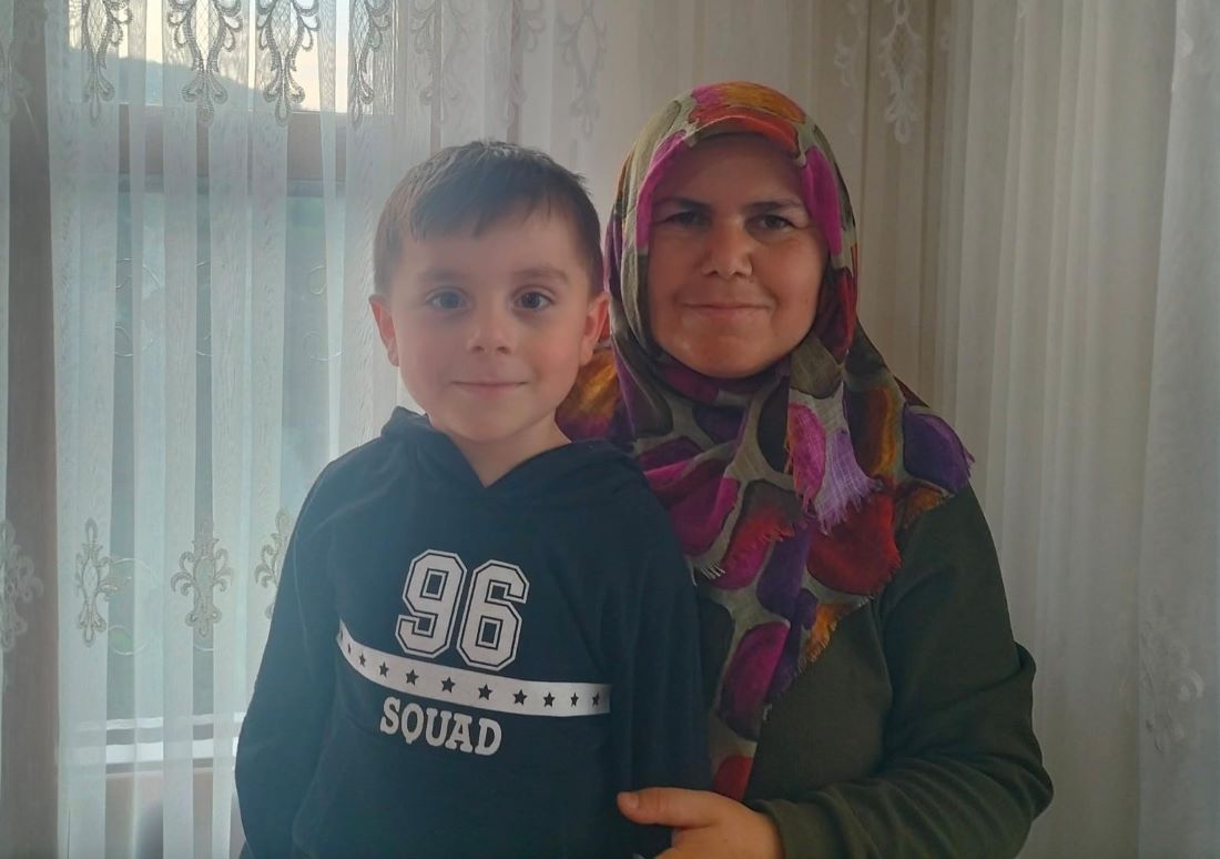 Kastamonu’nun Bozkurt ilçesinde 8 gündür kayıp olan anne ve oğlu için yürütülen arama çalışmalarında acı haber geldi. 5 yaşındaki Osman Helvacı’nın cansız bedeni bulundu. Anne Huriye Helvacı için arama çalışmaları hâlâ devam ediyor.