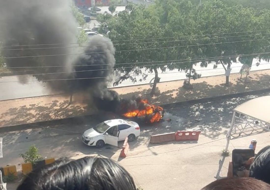 İslamabad’da bölge mahkeme binası önünde düzenlenen canlı bomba saldırısında 12 kişi yaşamını yitirdi, 21 kişi yaralandı. Bölge güvenlik çemberine alındı, soruşturma sürüyor.