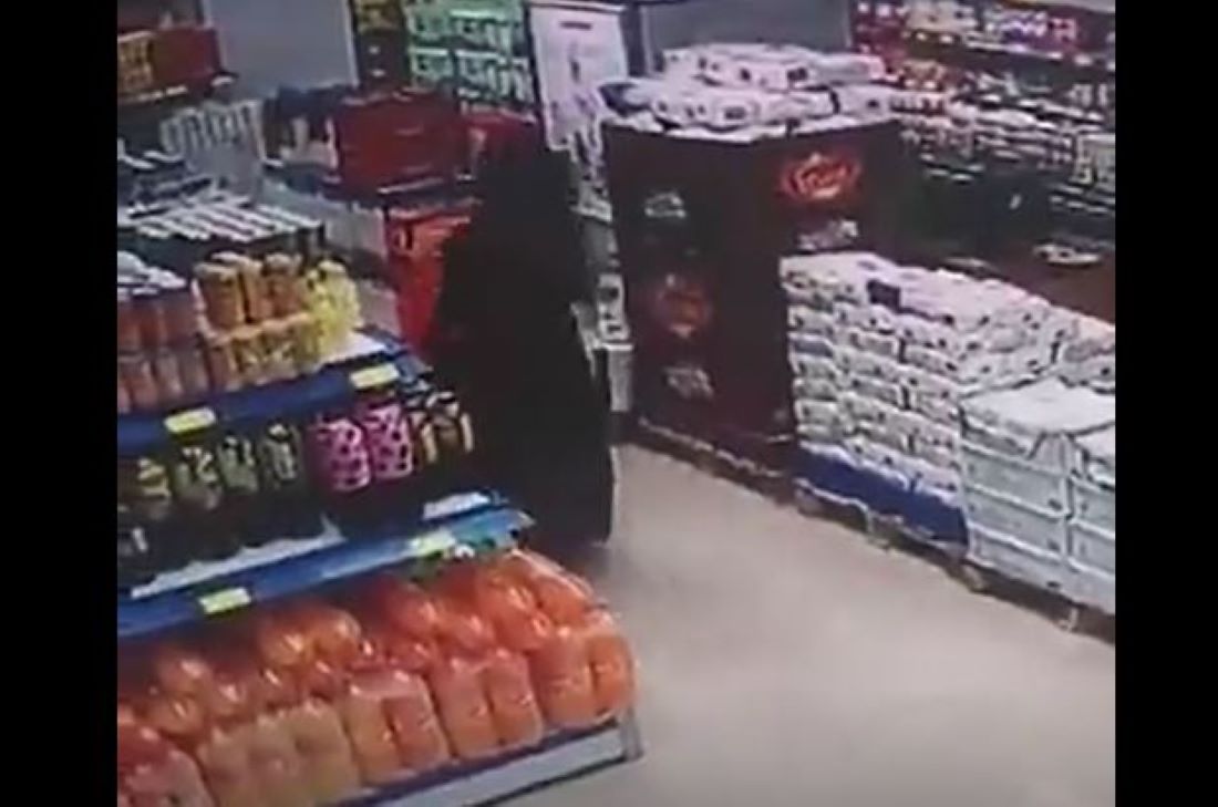 Alparslan Mahallesi’nde hem tuvalet skandalına hem de hırsızlığa karıştığı belirlenen kadın, polis ekiplerince kısa sürede yakalandı.