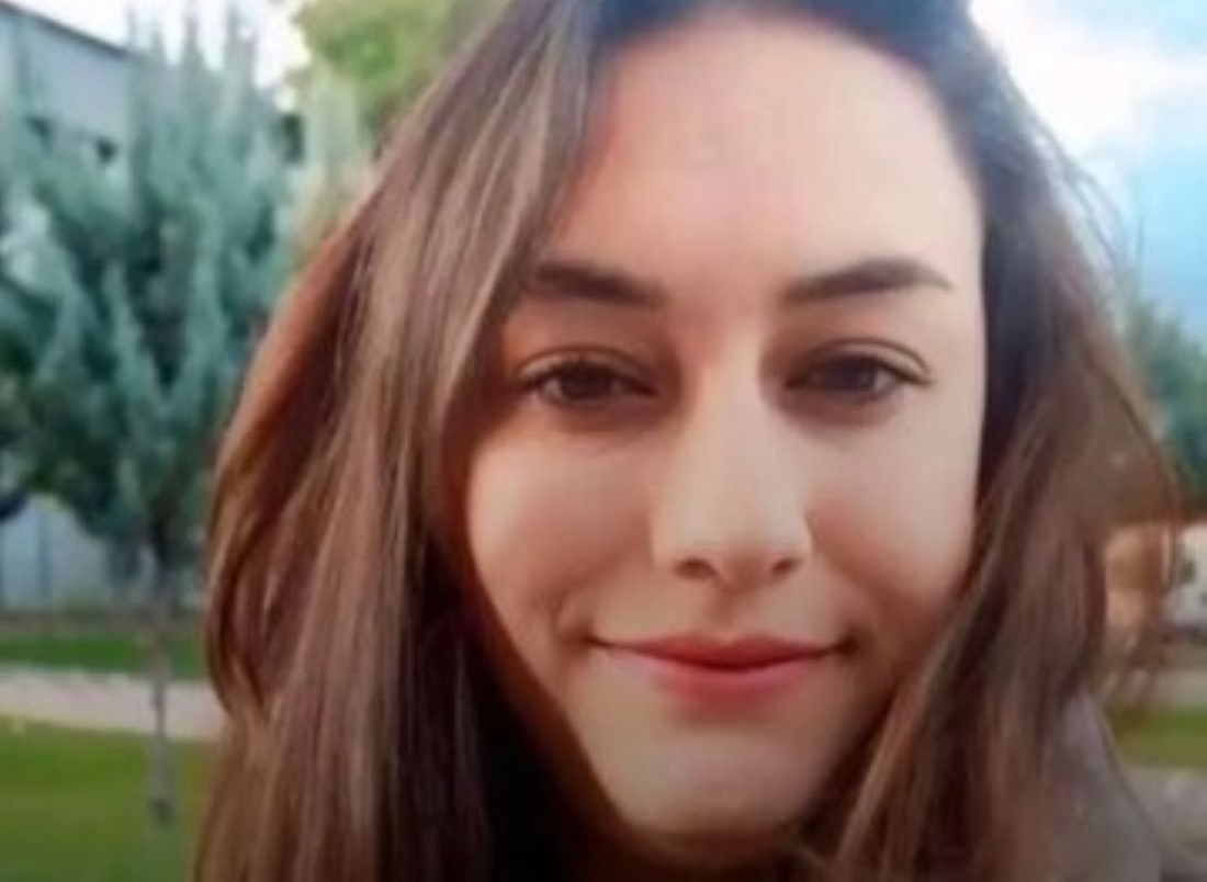 Kayseri’nin Kocasinan ilçesinde boşanma aşamasındaki eşi Rabia Alaca’yı bıçaklayarak öldürdüğü iddiasıyla gözaltına alınan Rahman Alaca, emniyetteki işlemlerinin ardından sevk edildiği mahkemece tutuklandı.