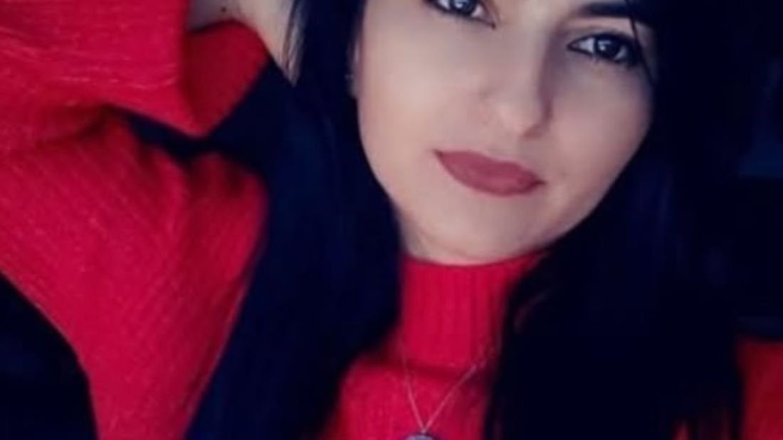 Mimarsinan Demokrasi Mahallesi’ndeki olayda ağır yaralanan genç kadın tüm müdahalelere rağmen kurtarılamazken, şüpheli A.A. gözaltına alındı.