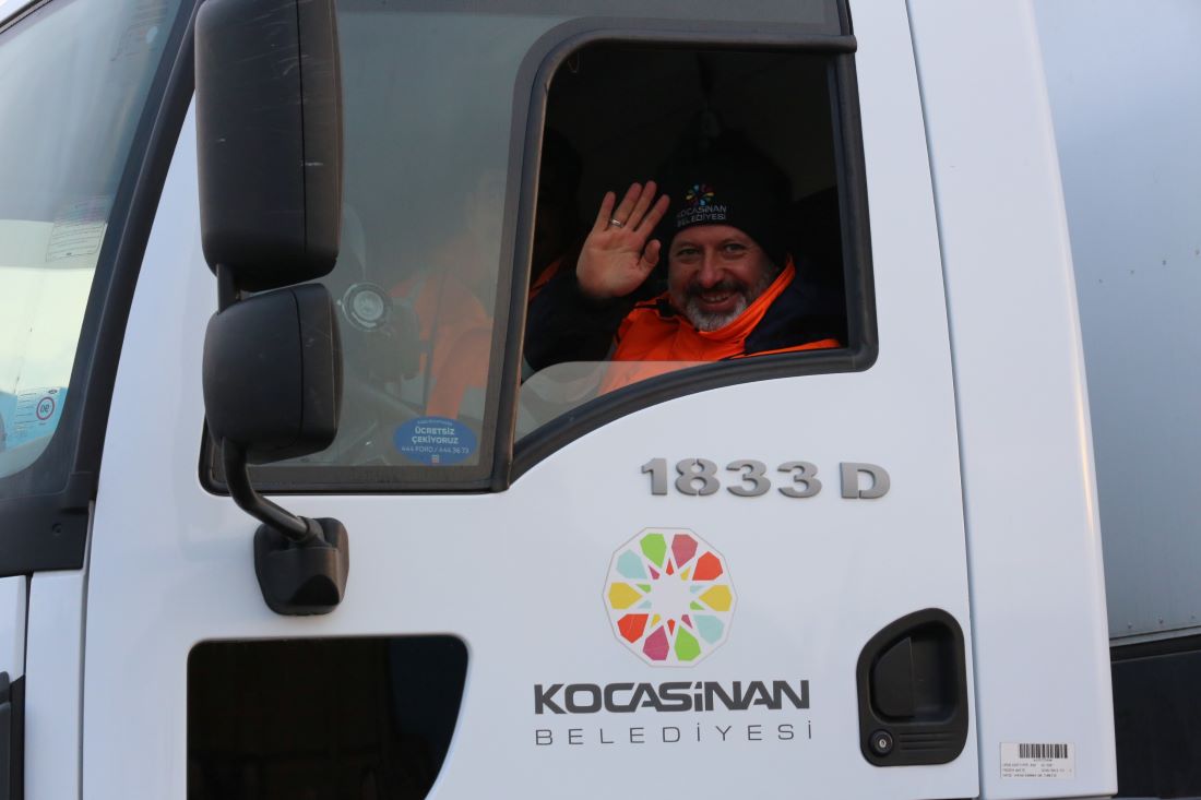 Kocasinan Belediye Başkanı Ahmet Çolakbayrakdar, Meteoroloji’nin uyarıları doğrultusunda tüm önlemlerin alındığını belirterek, kar ve buzlanmaya karşı 5 bin 500 ton tuzun hazır olduğunu söyledi.