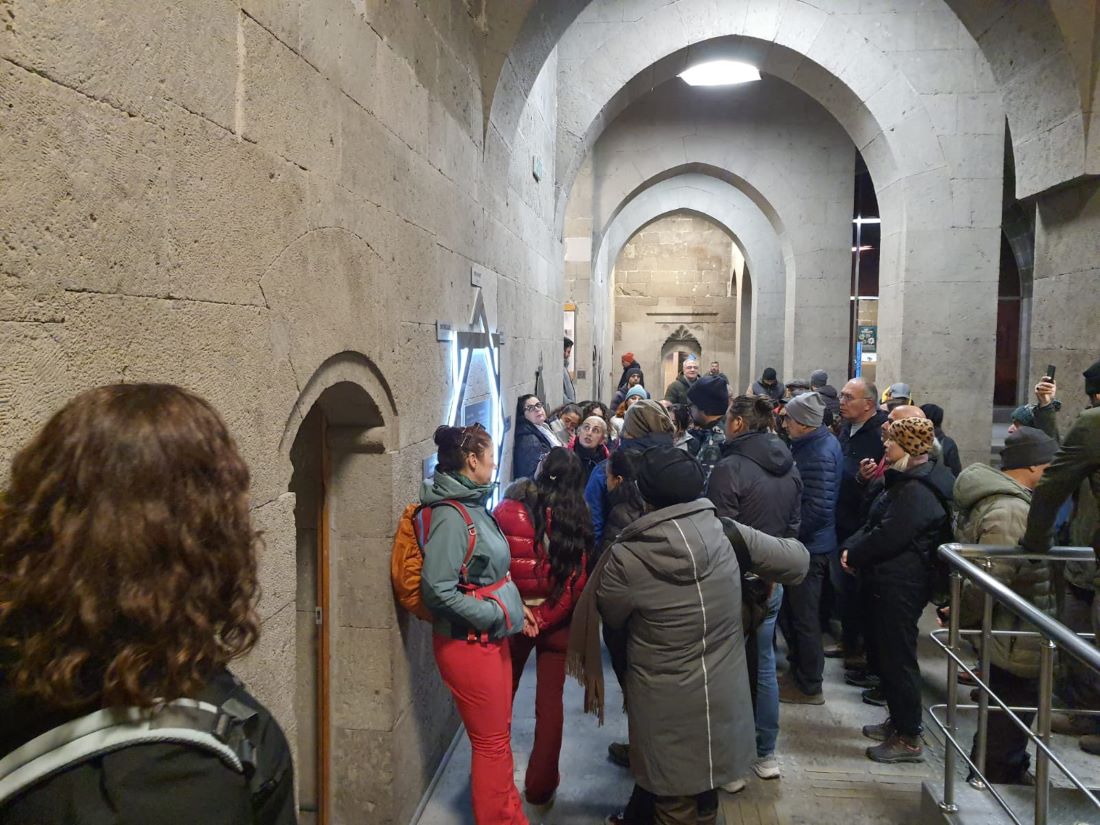 Nevşehir Turist Rehberleri Odası (NERO) Başkanı Özay Onur ve beraberindeki turist rehberleri, Kayseri Büyükşehir Belediyesi’nin öncülüğünde hayata geçirilen kültürel ve turizm yatırımlarını yerinde inceledi.