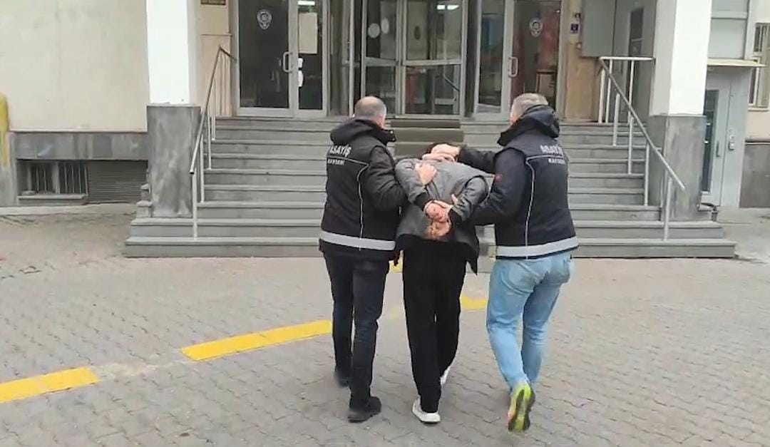 16 Yıl Hapisle Aranıyordu! Kayseri’de Firari Hırsız Kıskıvrak Yakalandı