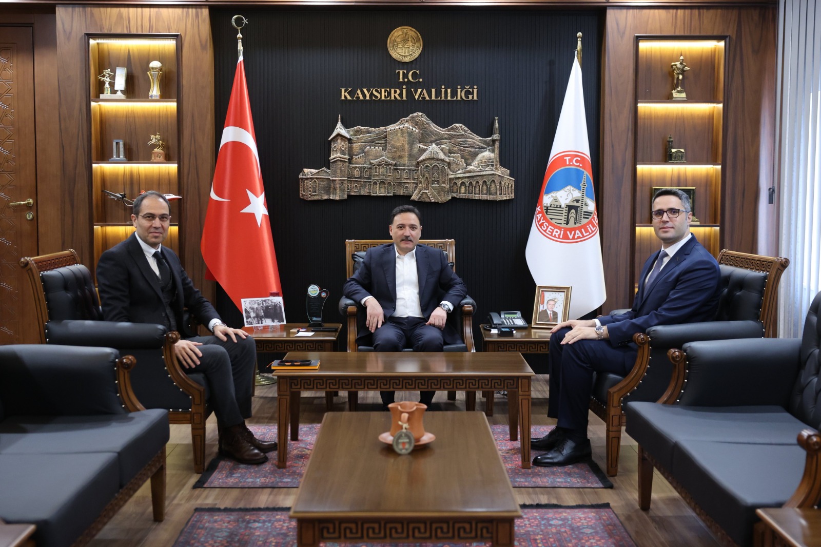 Kayseri Devlet Hastanesi’nin Yeni Başhekimi Ali Çöl’den Vali Çiçek’e Ziyaret