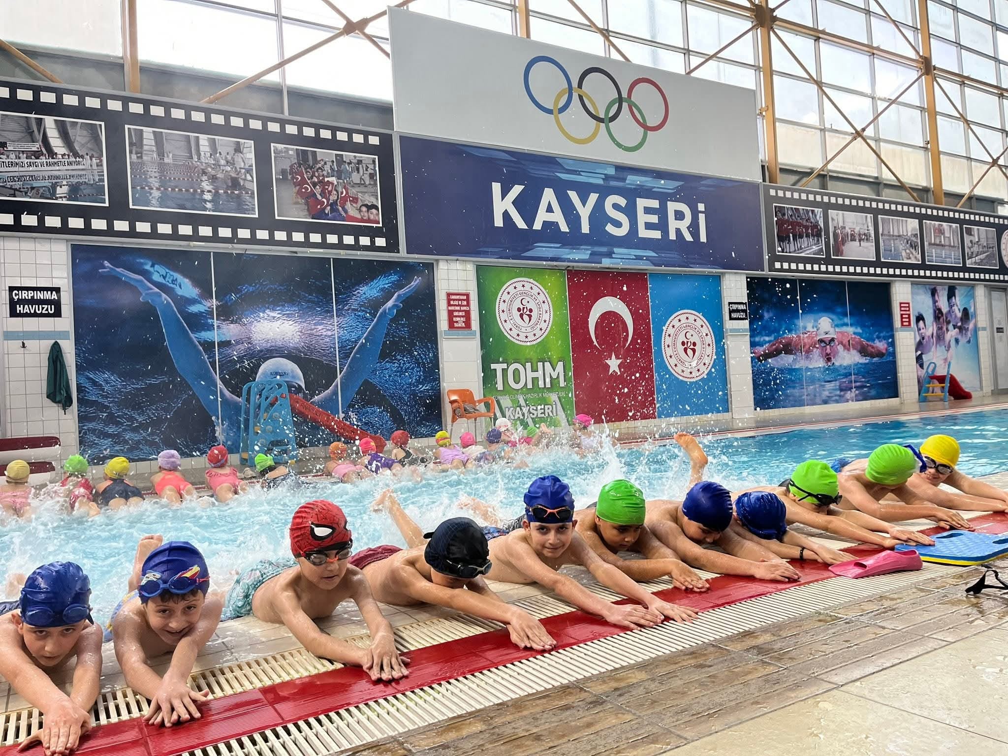 Kayseri’de “Yüzme Bilmeyen Kalmasın” Projesi Devam Ediyor