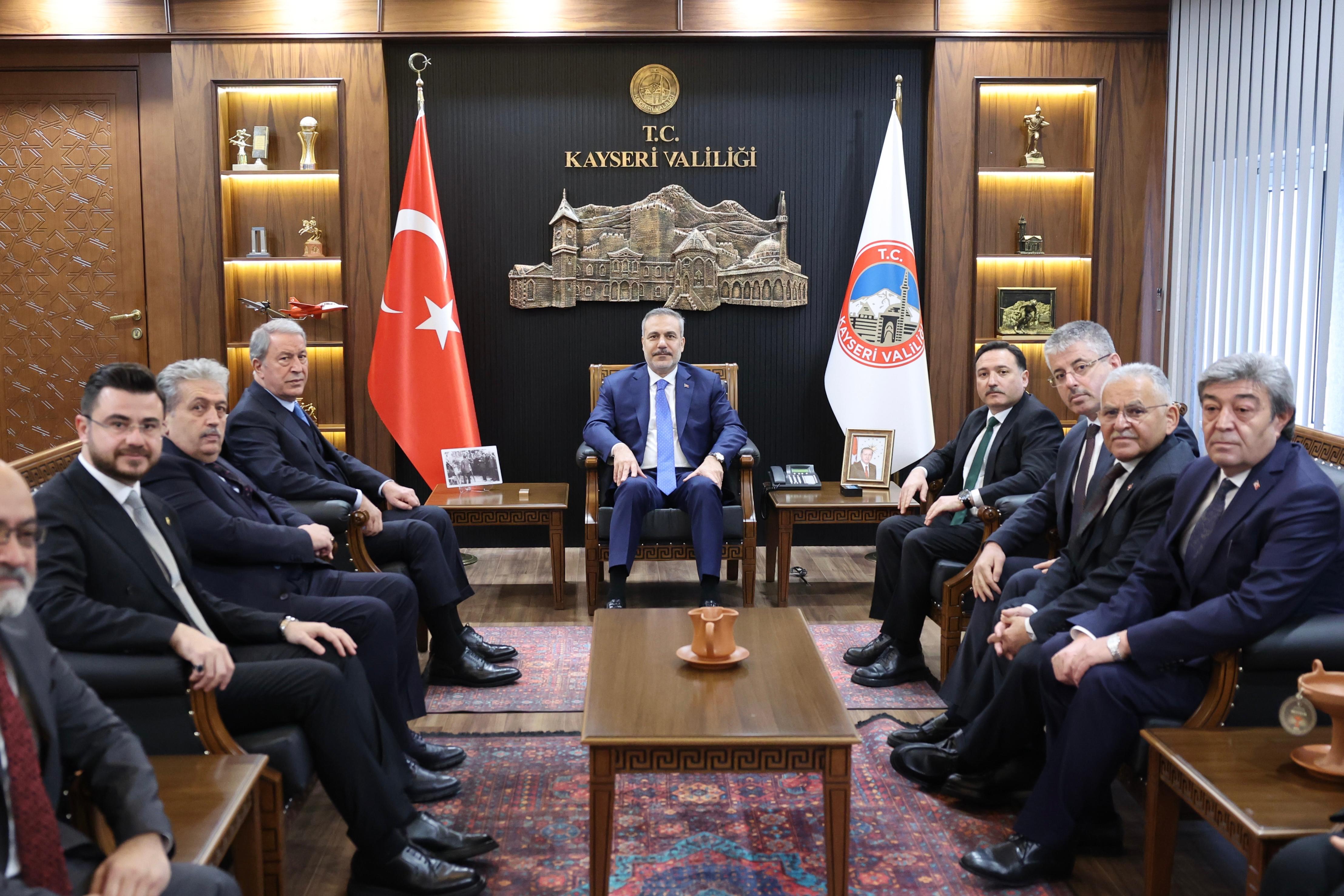  Dışişleri Bakanı Hakan Fidan , Kayseri Valisi Gökmen Çiçek'i Makamında Ziyaret Etti