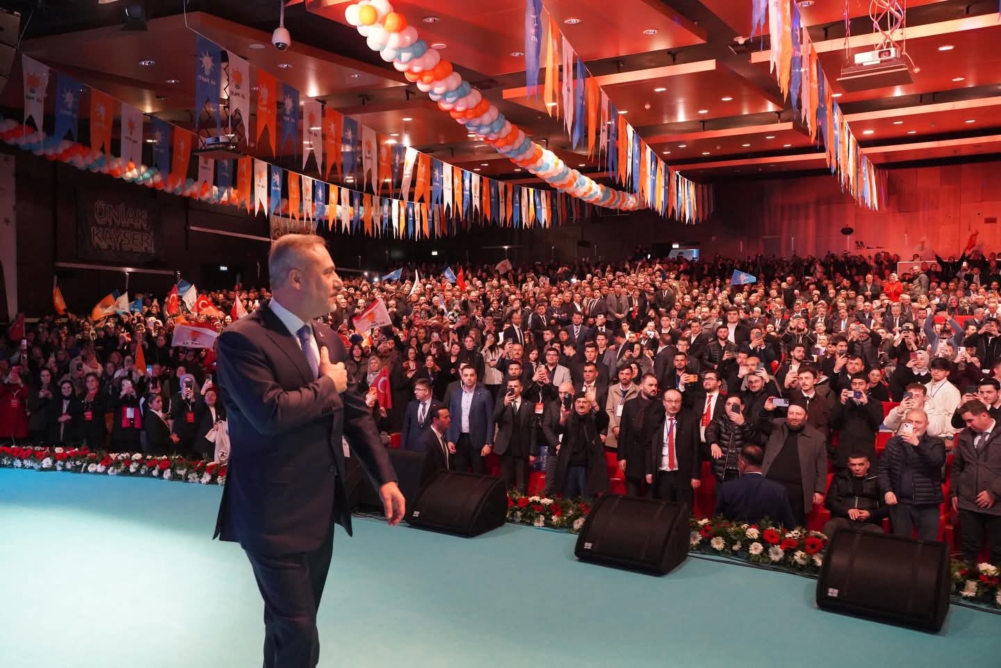 HAKAN FİDAN KAYSERİ’DEN DÜNYAYA SESLENDİ: TÜRKİYE DİZGİNLERİ ELİNE ALDI! ARTIK OTOMATİK PİLOTTA DEĞİL