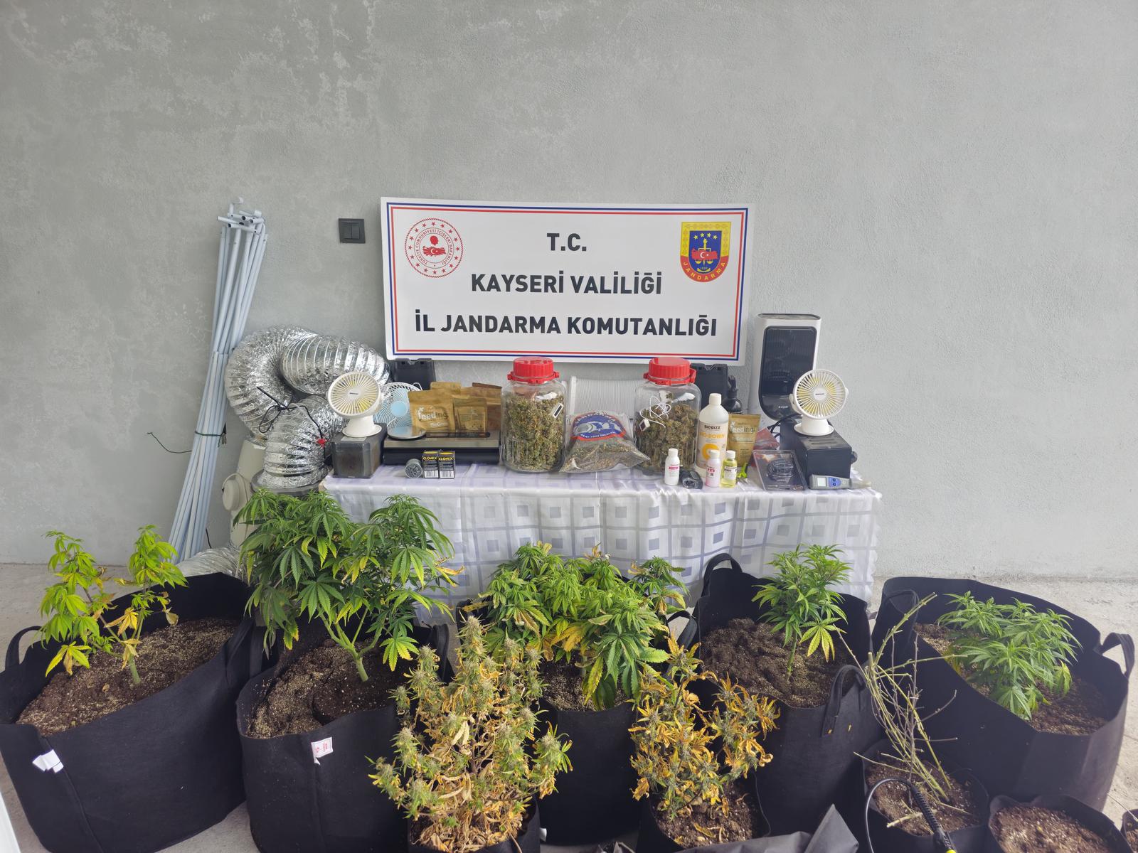Kayseri Jandarmadan Uyuşturucu Operasyonu: 2,5 Kilo Skunk Ele Geçirildi