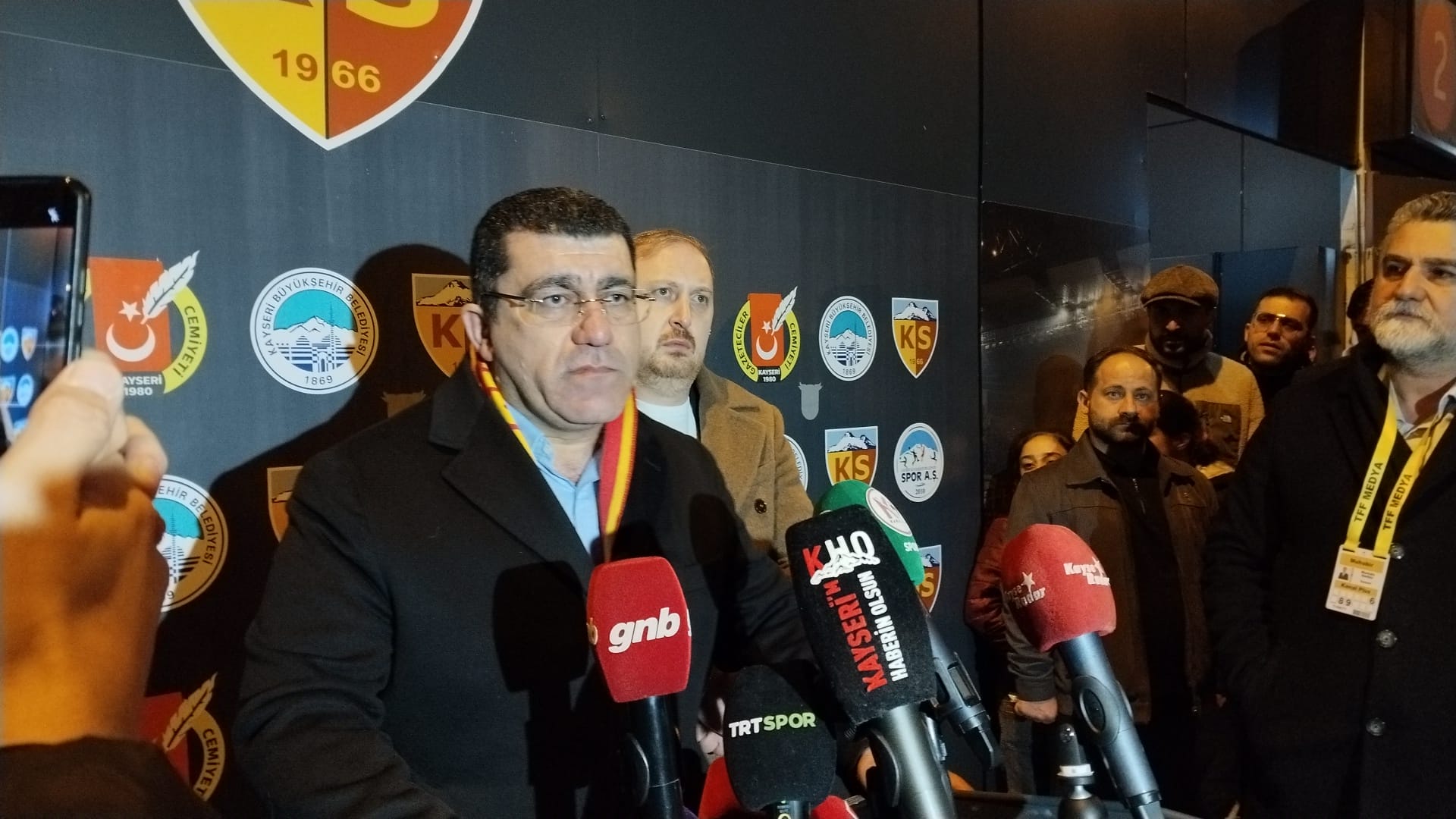 Kayserispor Başkanı Açıkalın’dan Hakem Tepkisi: Aziz mübarek günde hak yiye yiye doymadınız