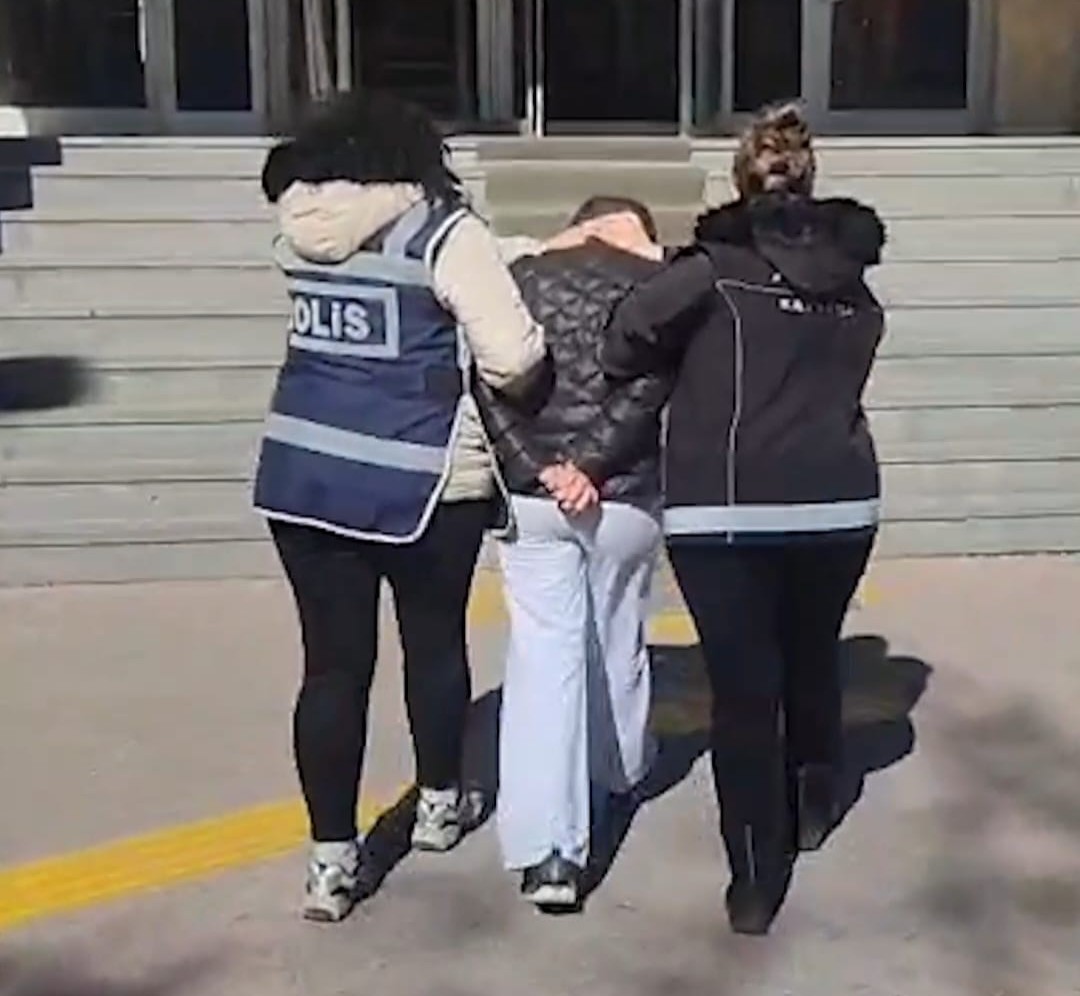 Kayseri’de 24 Yıla Yakın Hapis Cezası Bulunan Kadın Hırsız Yakalandı