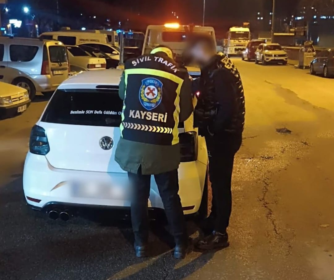 Kayseri’de Trafik Denetiminde Rekor Ceza: 1375 Sürücüye Ağır Fatura!