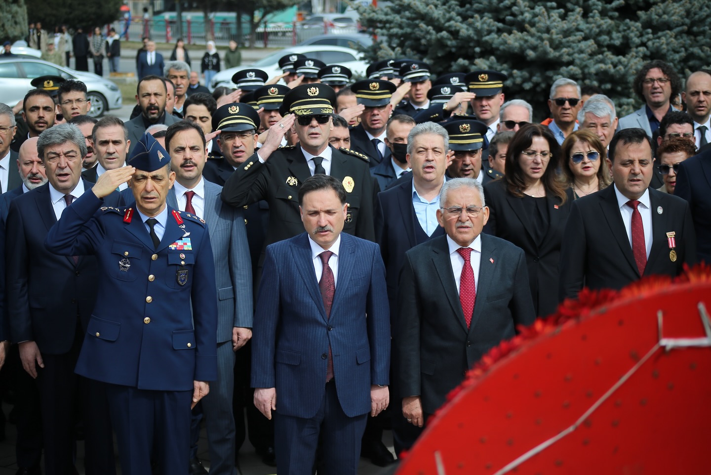 BAŞKAN BÜYÜKKILIÇ, ÇANAKKALE ZAFERİ’NİN 111. YILINDA ŞEHİT AİLELERİ İLE BİR ARAYA GELDİ