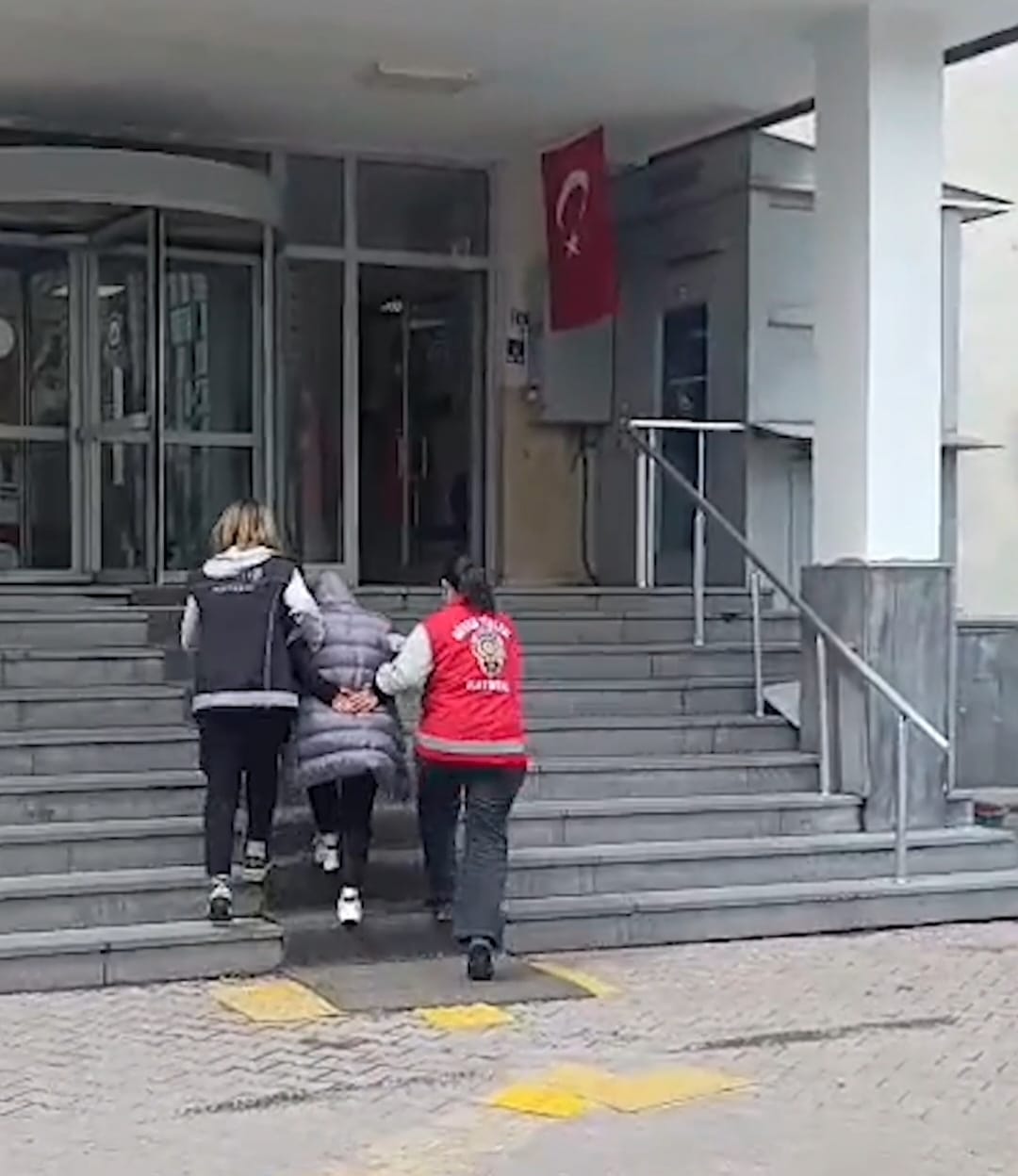 Kayseri'de Hırsızlık Suçundan 123 yıl 9 ay hapisle aranan kadın hükümlü yakalandı
