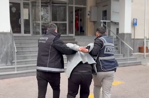 Kayseri’de Yağma Suçundan 26 Yıl Hapis Cezası Bulunan Firari Yakalandı