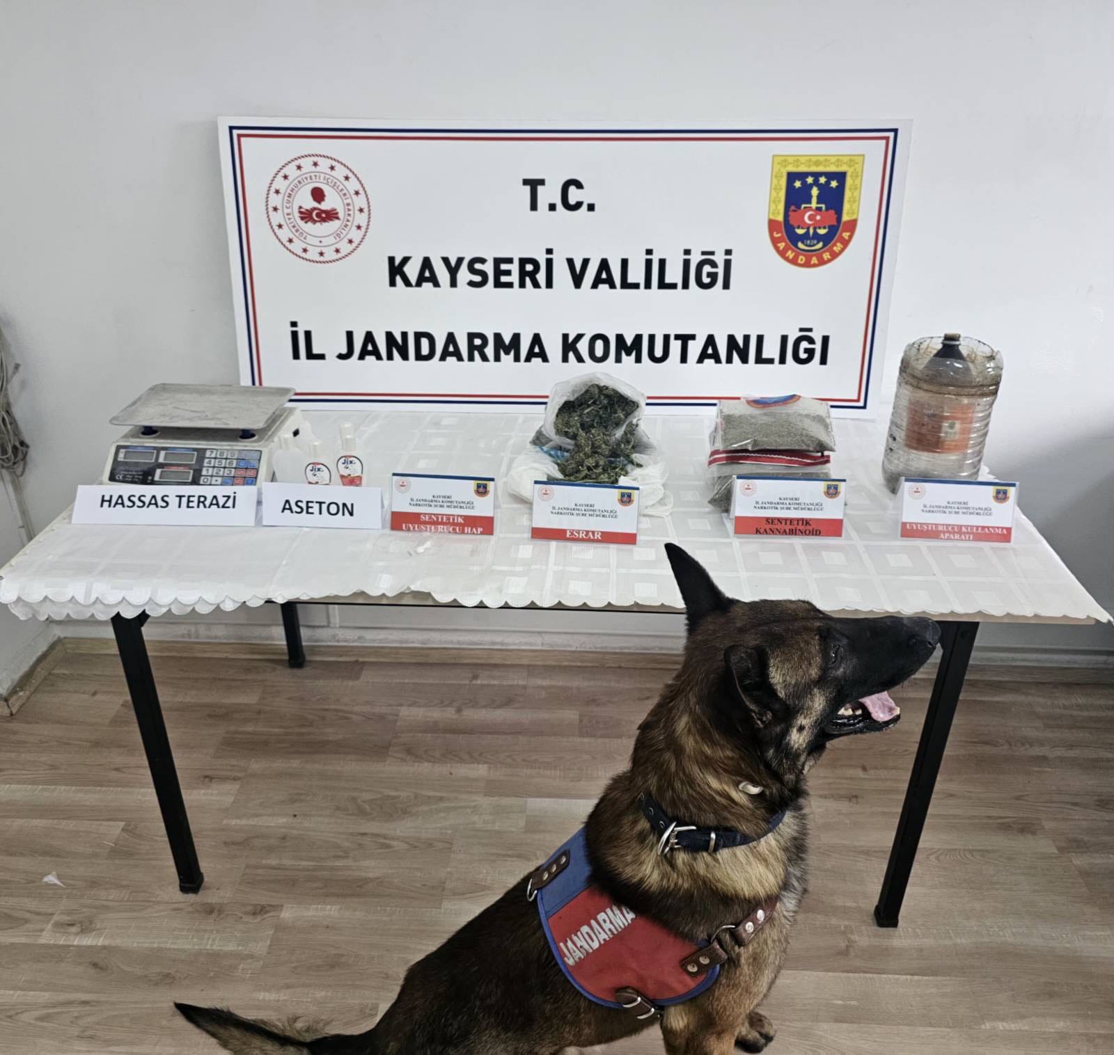 ZEHİR TACİRLERİNE JANDARMA DARBESİ: KOCASİNAS’DA 2 TORBACI YAKALANDI!