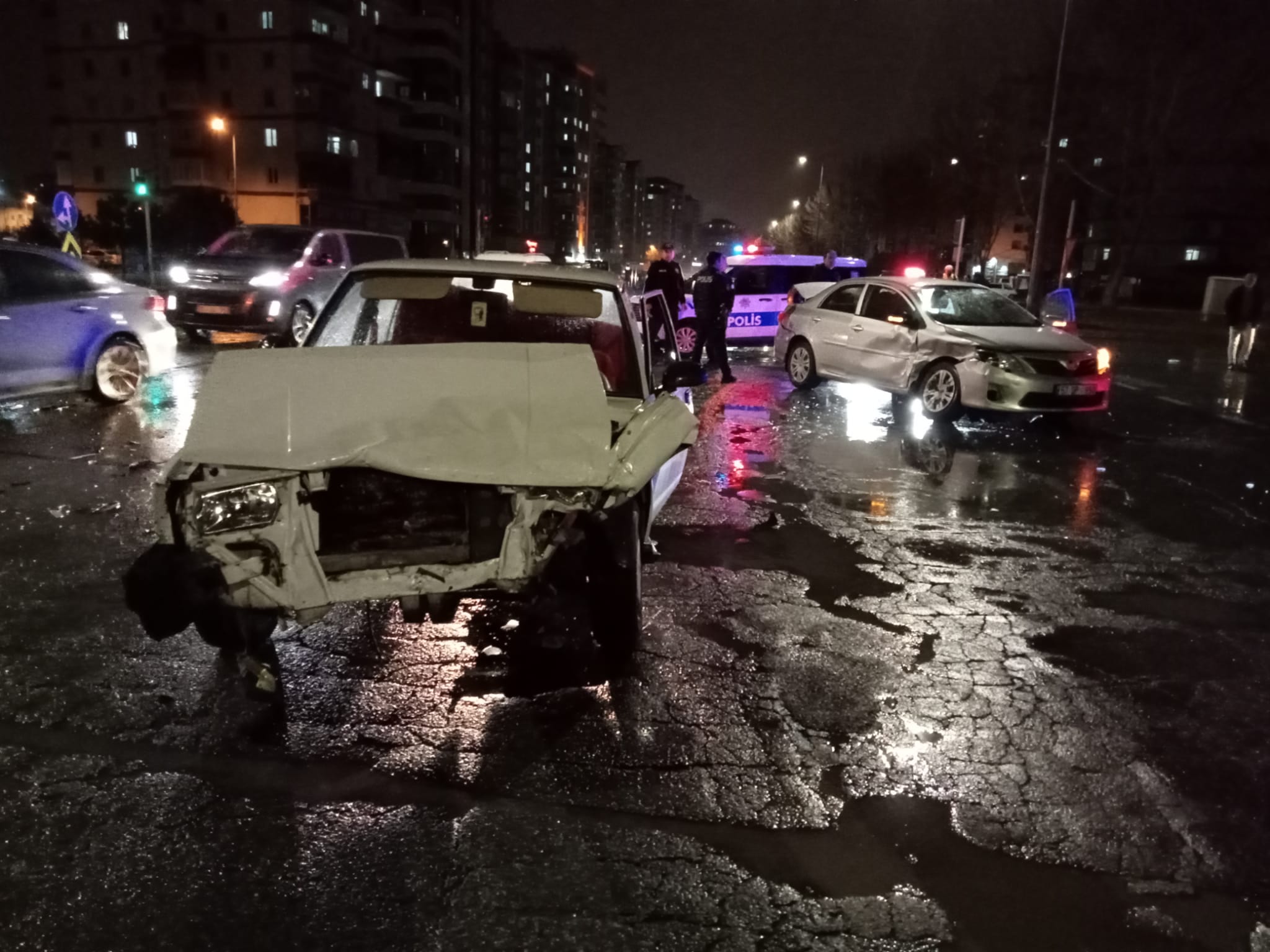 Bağdat Caddesi’nde Maddi Hasarlı Kaza: İki Otomobil Çarpıştı