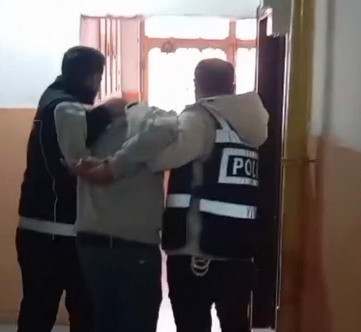 Kayseri Polisinden Operasyon: 20 Yıl 9 Ay Hapis Cezası Olan Hırsız Yakalandı!