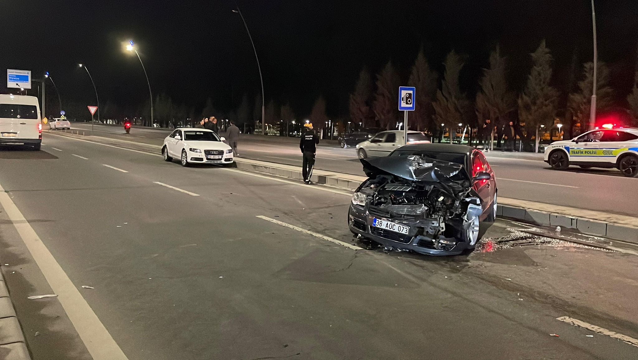 Kayseri Kocasinan Bulvarı’nda iki otomobil çarpıştı: 1 yaralı
