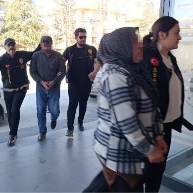 Afyonkarahisar'da Komşu Dehşeti: Halı Çırpma Kavgasında Cinayet.. Cani Çift Komşularını Öldürdü