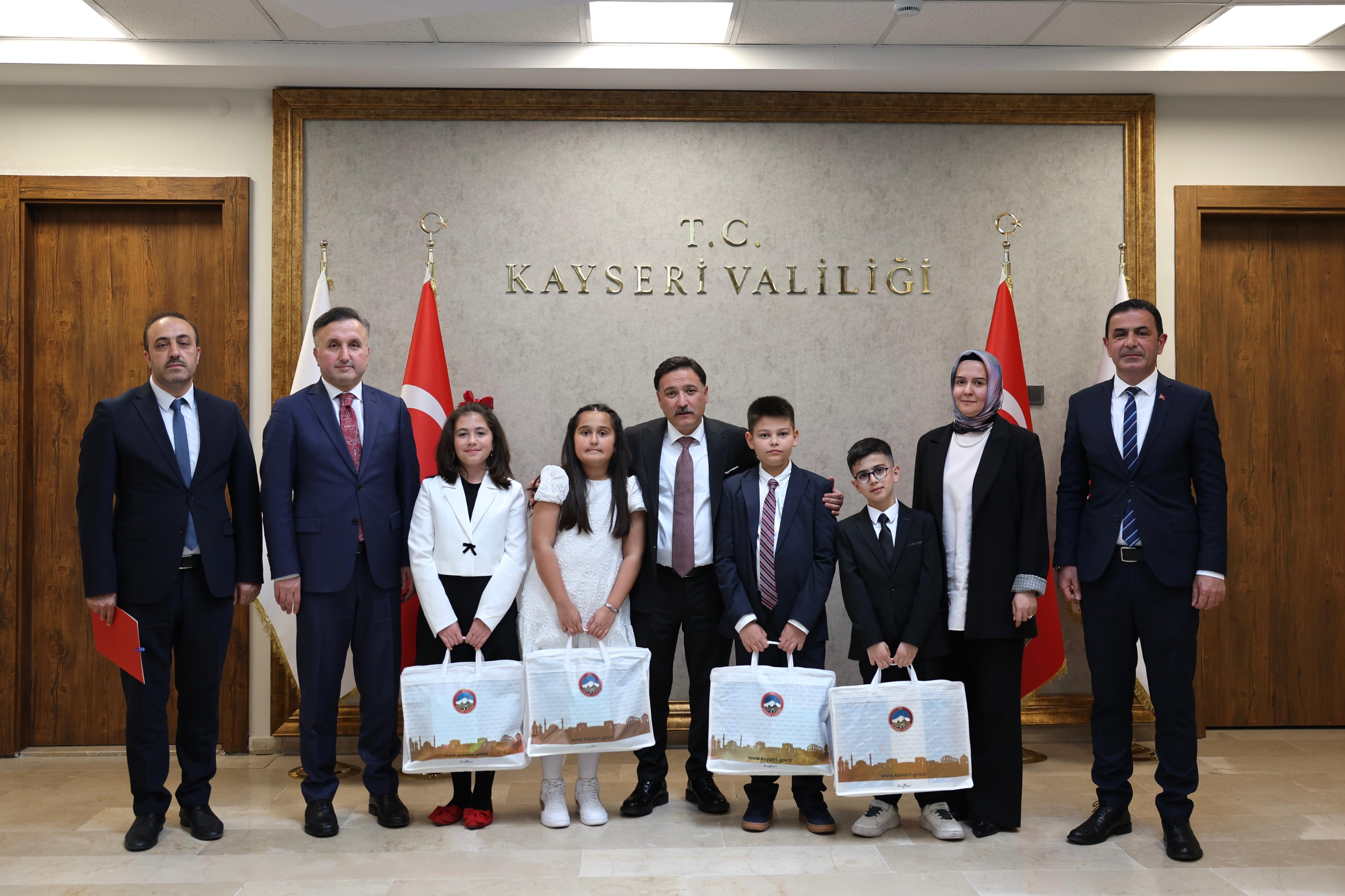 Vali Çiçek’in makamı 23 Nisan’da çocuklara emanet