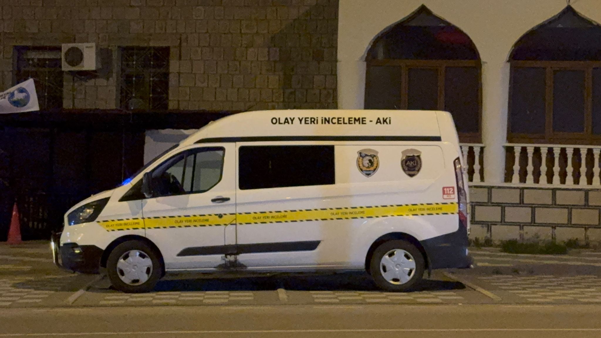 KAYSERİ'DE PARKTA SİLAHLI DEHŞET: SOKAK EŞKIYALARI 2 KİŞİYİ VURDU!