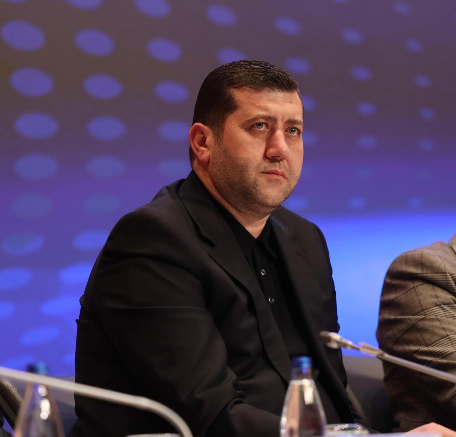 MHP Kayseri Milletvekili Baki Ersoy’dan sert açıklama: “Sanatçı ile soytarılığı karıştırmayın”