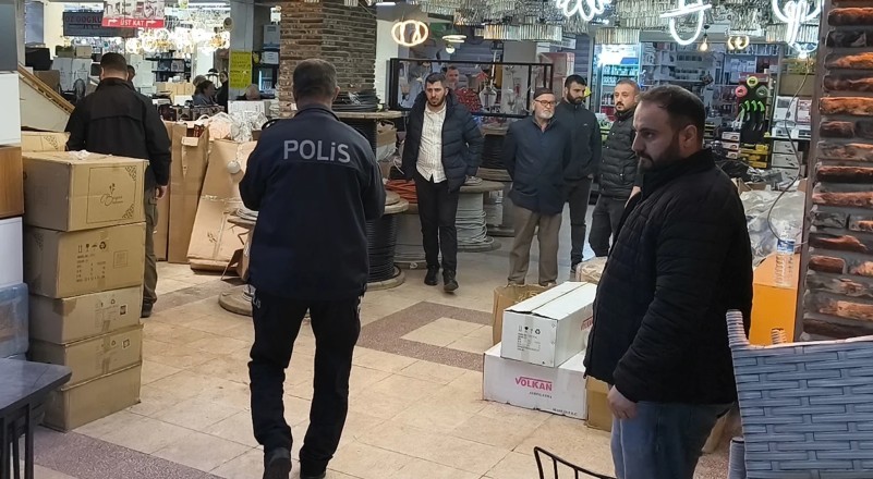 SON DAKİKA | Adana’da iş merkezinde silahlı saldırı: Nizamettin Alban Ağır Yaralı