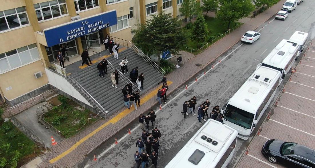 Kayseri Emniyeti'nden Dev Operasyon! 8,6 Milyar TL’lik Yasa Dışı Bahis Ağı Çökertildi: 119 Gözaltı