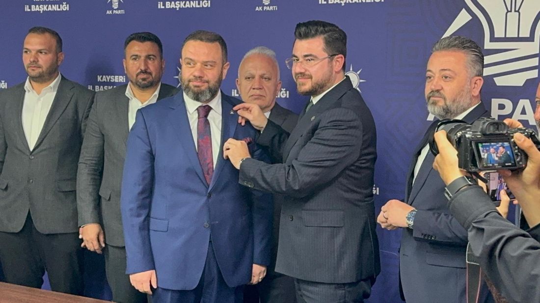 Kocasinan'da Yeniden Refah Partisi'nden İstifa Eden 4 Meclis Üyesi AK Parti’ye Geçti