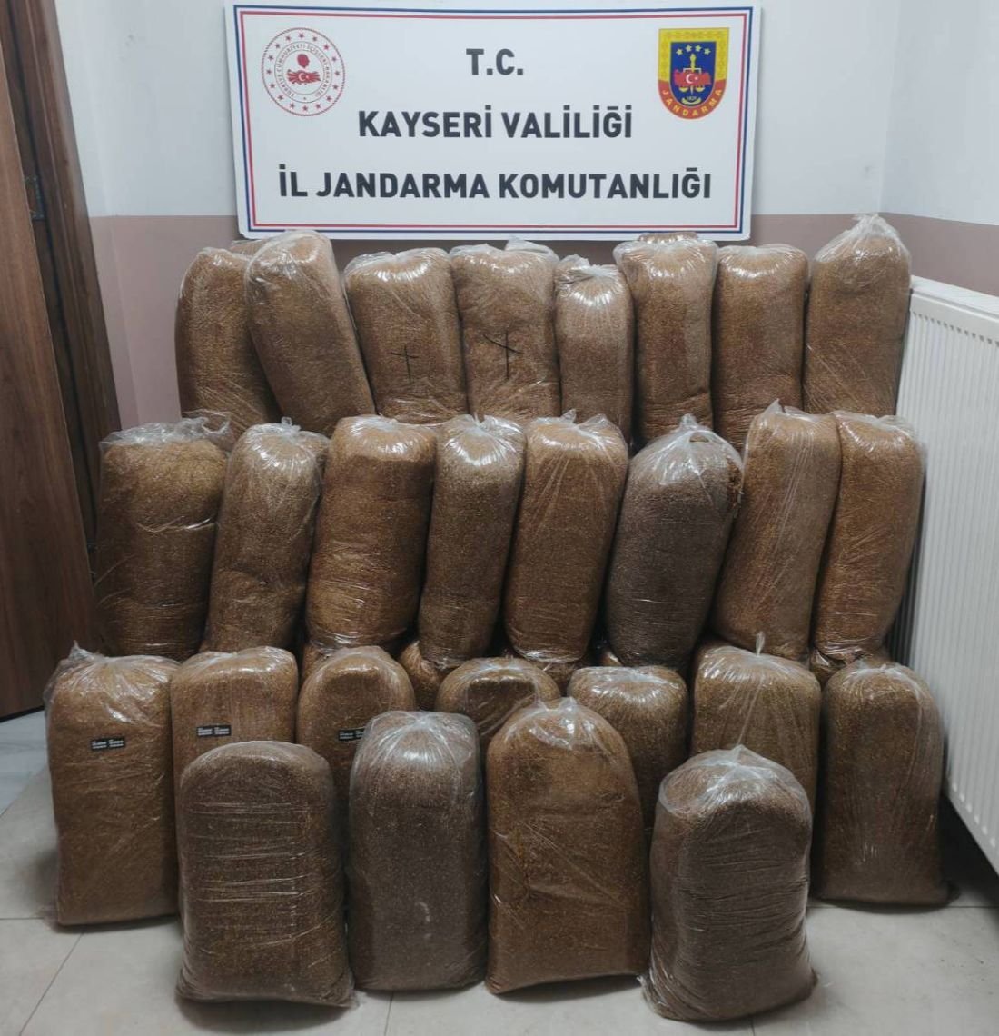 Kayseri Jandarmadan Operasyon! Pınarbaşı'da Otobüste 510 Kilo Kaçak Tütün Yakalandı