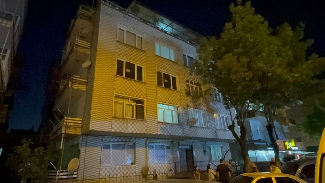 Hürriyet Mahallesi'nde Balkon Faciası! 3 katlı binanın 2'nci katından düşen kadın yaralandı