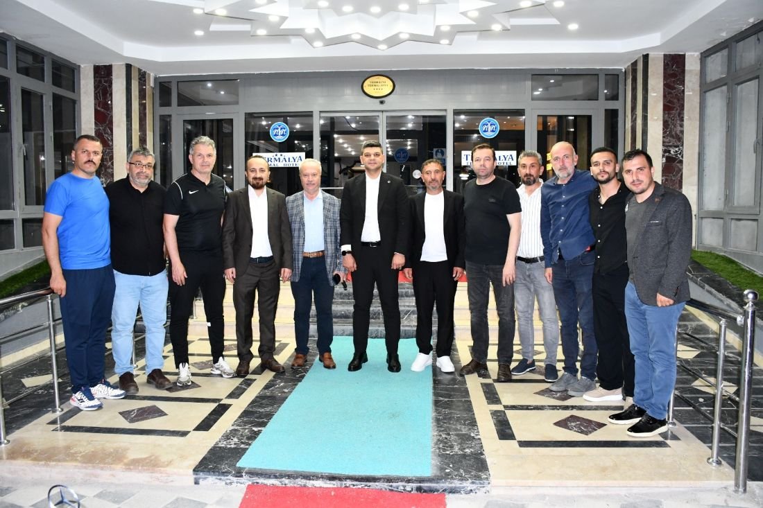 Süper Amatör Küme’ye Yükselen Büyük Toramanspor’dan Görkemli Kutlama