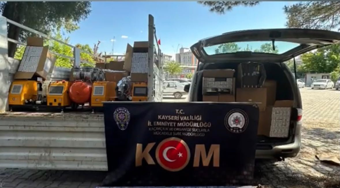 Kayseri'de Kaçak Sigara Üretimine Polis Baskını! Gizli Bölmeden Bakın Neler Çıktı