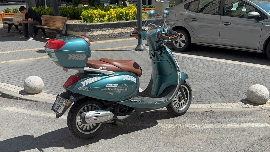 Sahabiye'de Kaza! Hafif Ticari Araç ile Motosiklet Çarpıştı: Baba ve Kızı Yaralandı