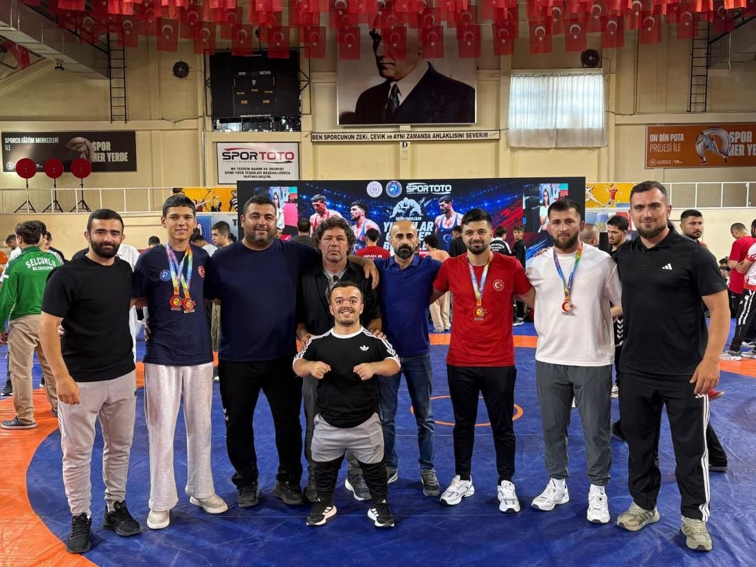 Güreşte Kayseri Rüzgârı...İşitme Engelli Güreşçilerden Kayseri'ye Madalya Yağmuru