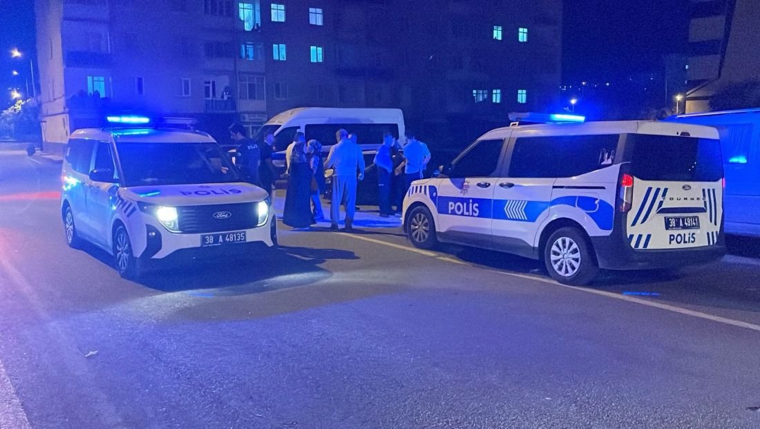 Kayseri'de Gürültü Kavgası Kanlı Bitti: 1 Kişi Satırla 2 Kişi Darp Sonucu Yaralandı