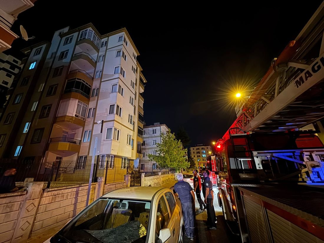 Apartmandaki Yanık Kokusu İhbarı Ekipleri Harekete Geçirdi