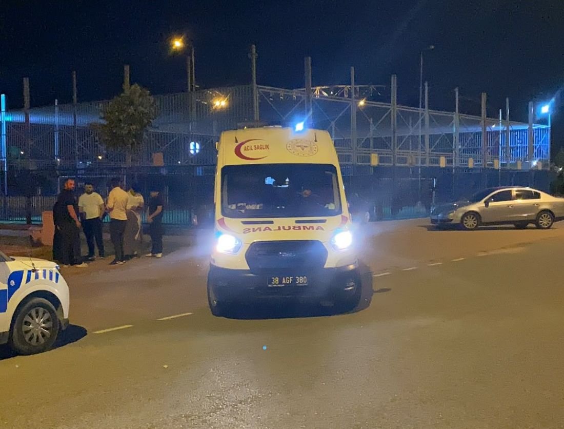 Kayseri'de Bıçaklı Kavga: 15 Yaşındaki Çocuk Yaralandı