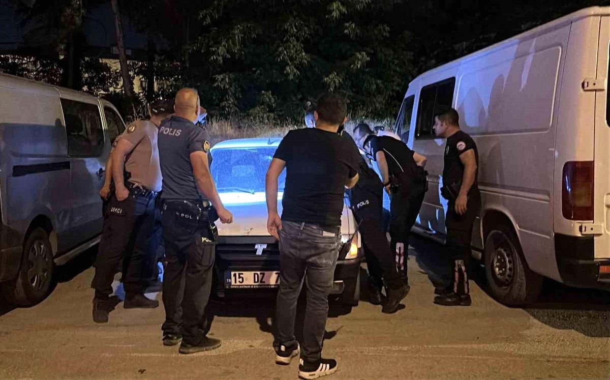 Burdur'da Park Halindeki Otomobilde Bulunan 25 Yaşındaki Genç Hayatını Kaybetti